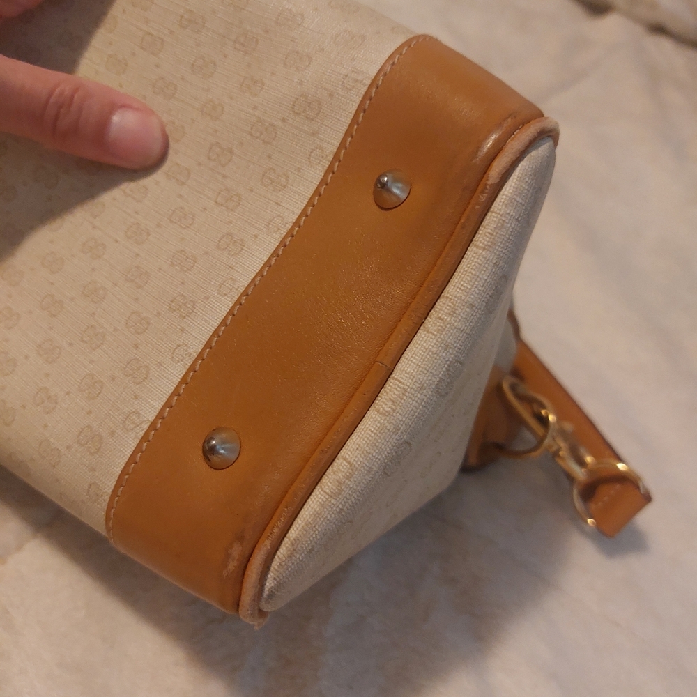 Authentic Vintage Gucci Body Bag - Picture 8 of 14